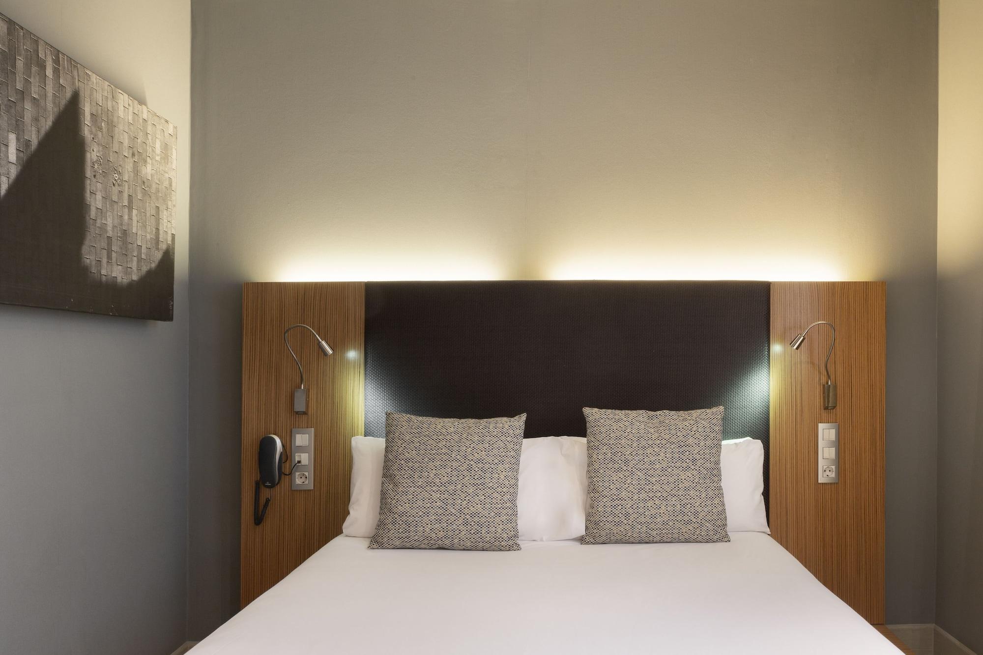 Hotel Petit Palace Tres Cruces Madri
