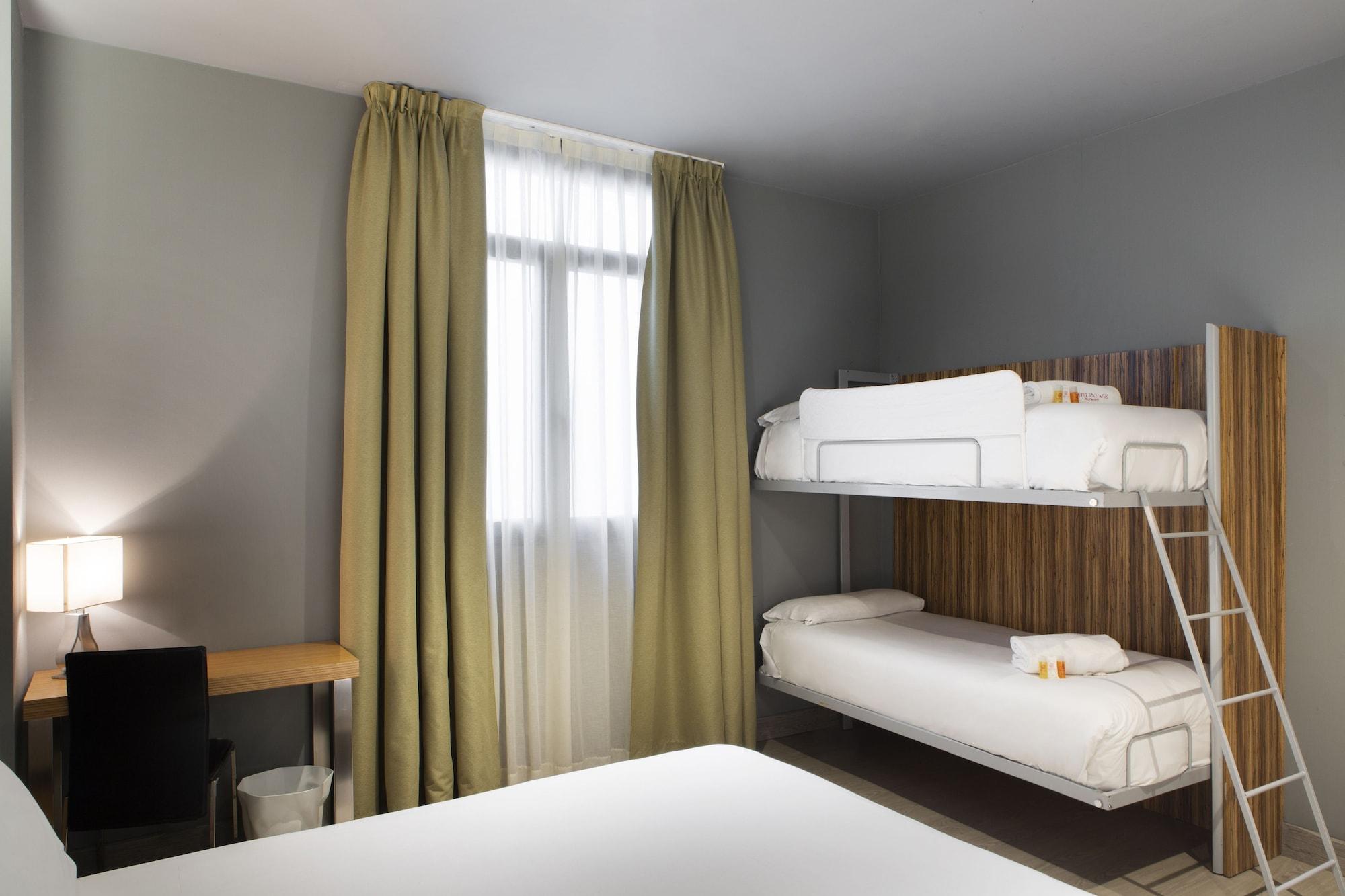 Petit Palace Tres Cruces 3* Madri