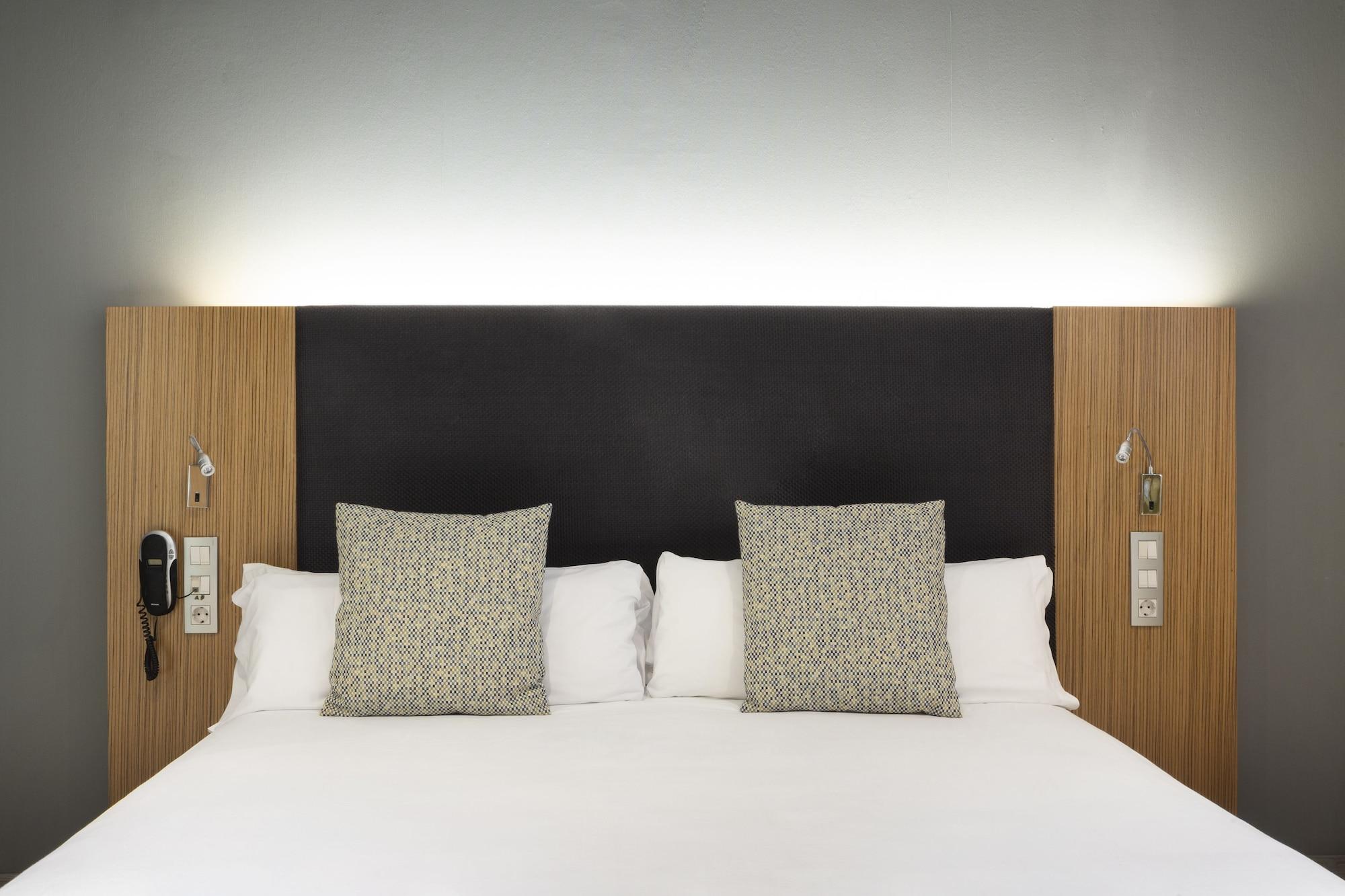 Hotel Petit Palace Tres Cruces Madri
