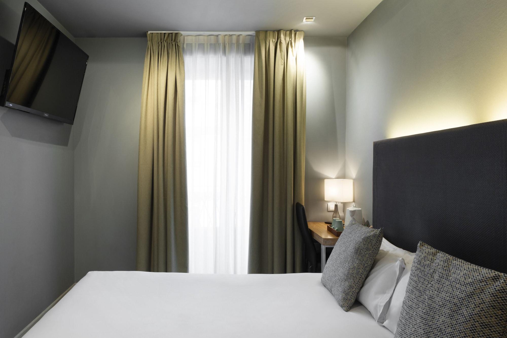 Petit Palace Tres Cruces 3* Madri