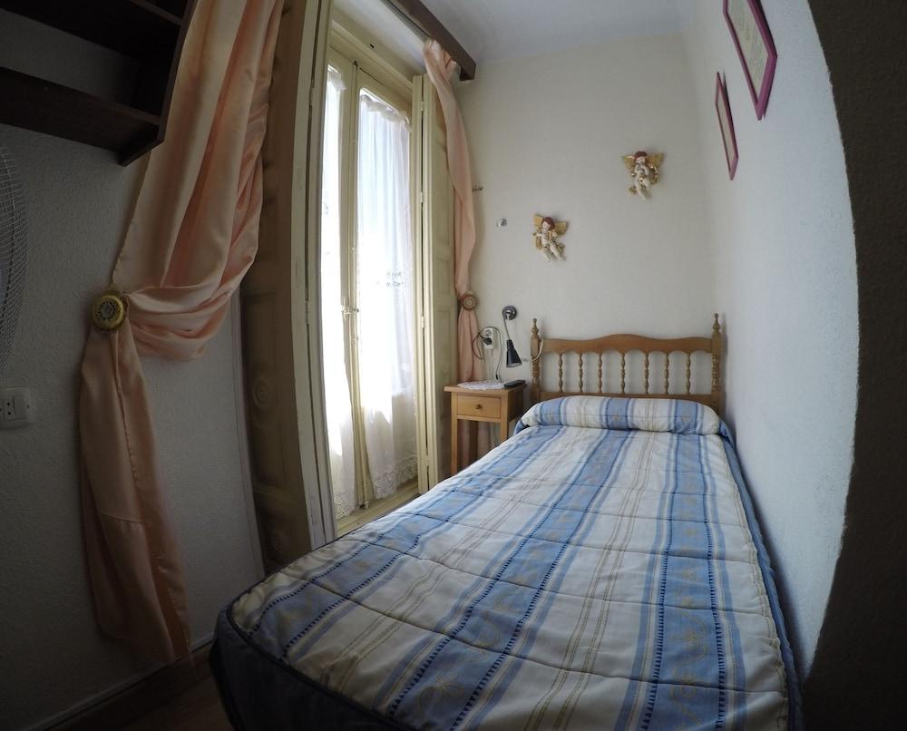 Hostal Rc Miguel Angel *