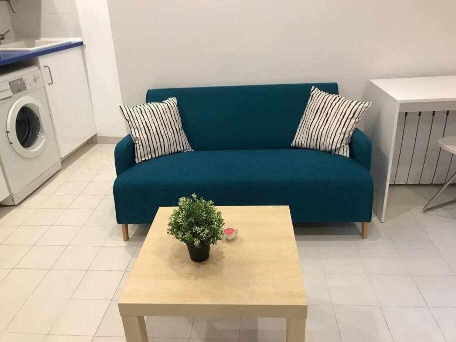 Un Genial Estudio En El Barrio Cortes Madri