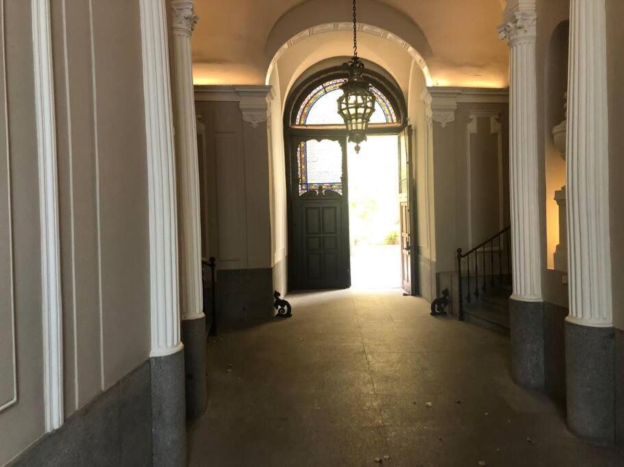 Cuesta Sto Domingo, Vive El De Austrias Apartment