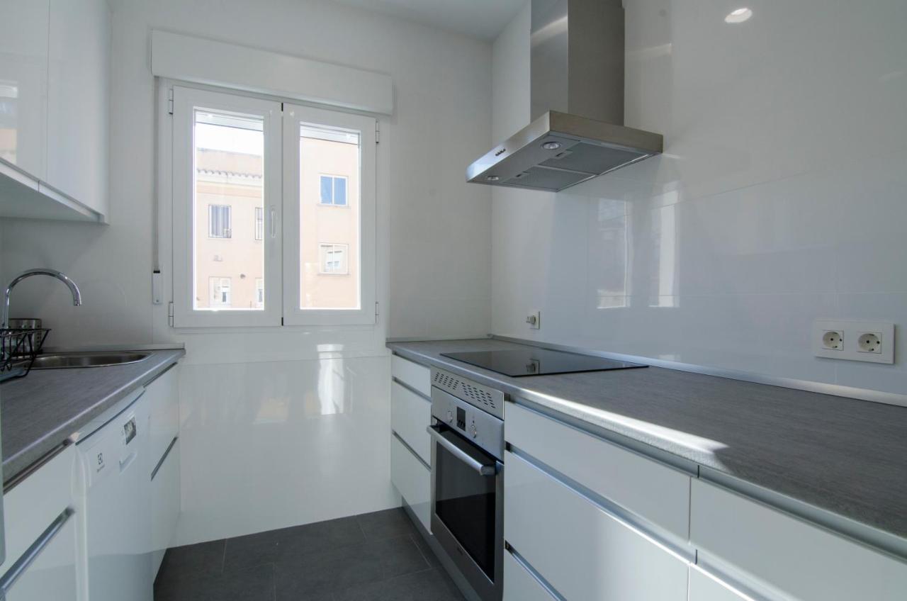 2 Bedrooms 2 Bathrooms Furnished - Bernabeu - Business Area With Terrace - Minty Apartment