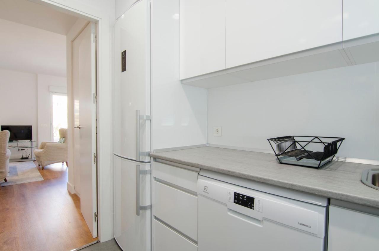 2 Bedrooms 2 Bathrooms Furnished - Bernabeu - Business Area With Terrace - Minty Apartment *