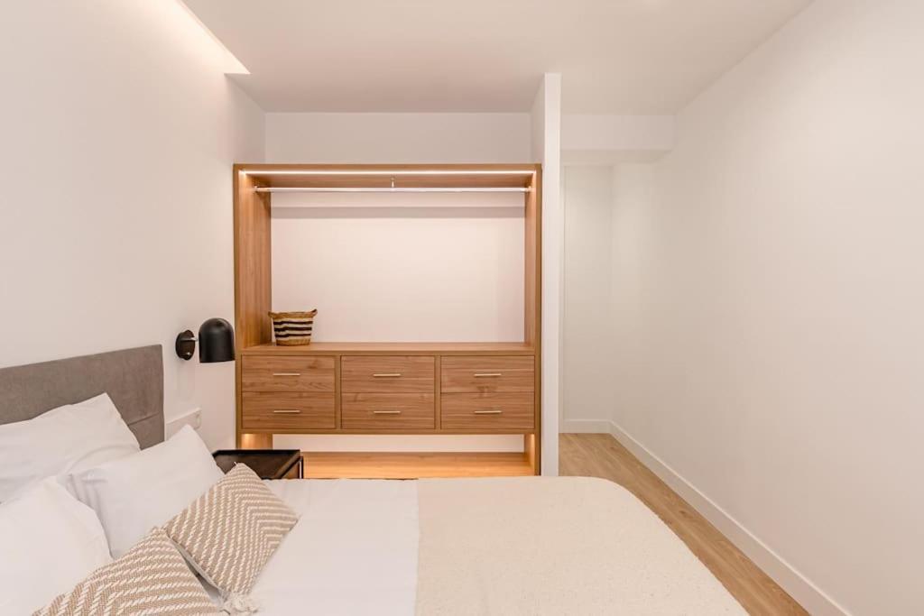 Centro Xiv Calle Mayor 3br 3bh Apartment Madrid