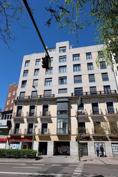 Paseo Acacias 8, Atico Con Terraza En Embajadores Madri
