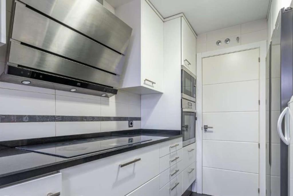 Impresionante De 4 3 Banos Y 2 Plazas De Garaje Apartamento *