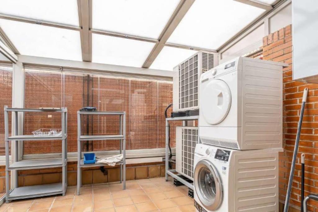 Apartamento Impresionante De 4 3 Banos Y 2 Plazas De Garaje *