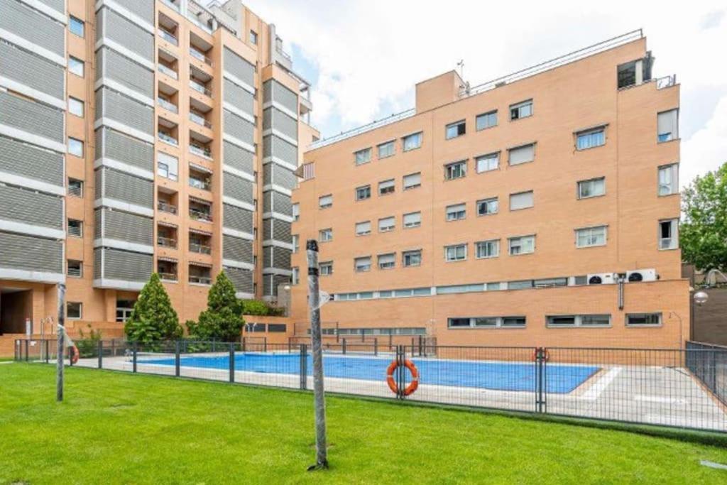 Impresionante De 4 3 Banos Y 2 Plazas De Garaje Apartamento *