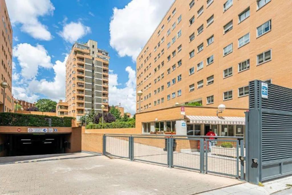 Impresionante De 4 3 Banos Y 2 Plazas De Garaje Apartamento Madrid