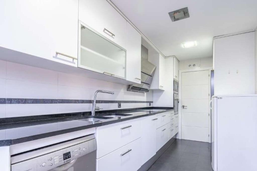 Impresionante De 4 3 Banos Y 2 Plazas De Garaje Apartamento