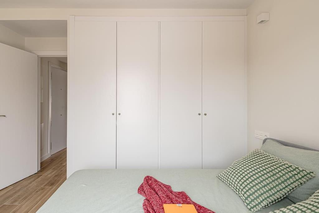 Cozy Penthouse With Swimming Pool And Parking-a-castell Apartment