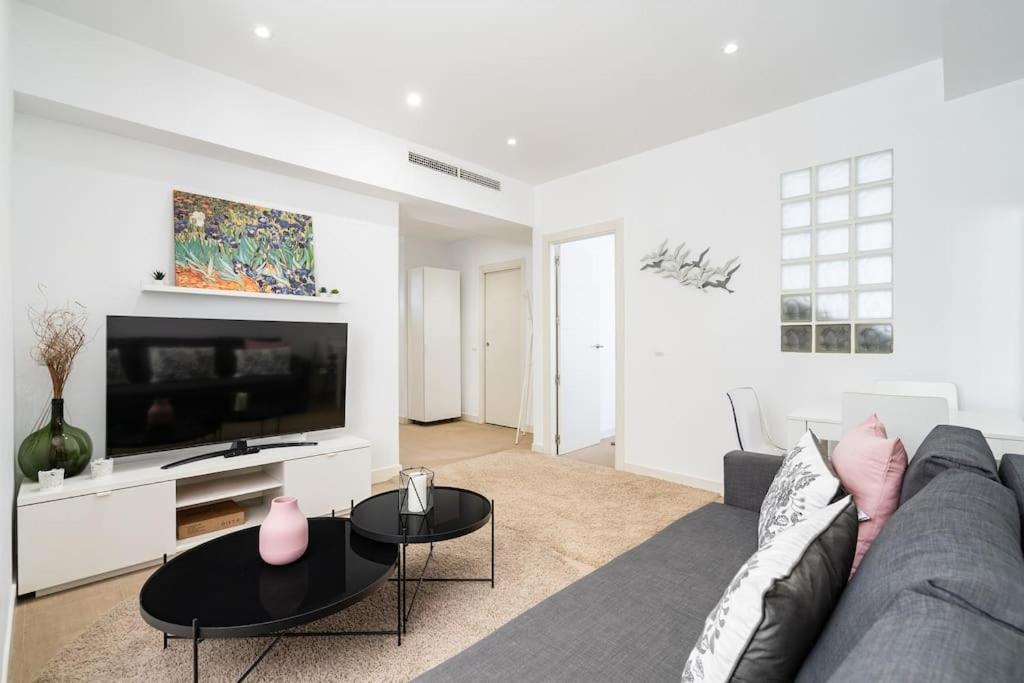 Flat In The Salamanca District-g-ora