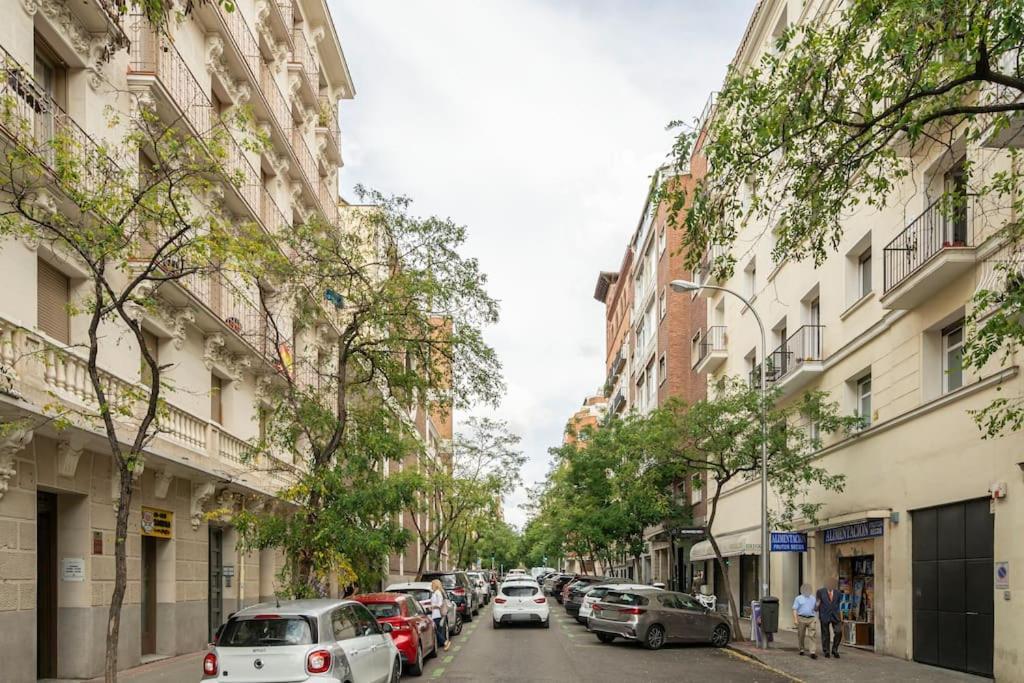 Flat In The Salamanca District-g-ora
