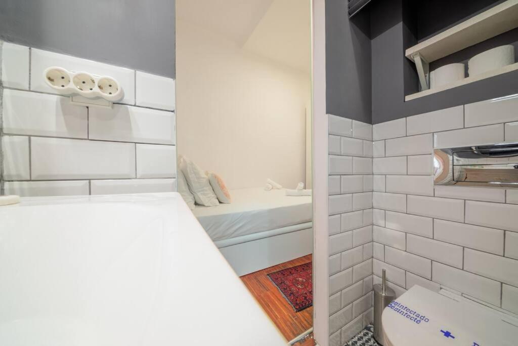 Cozy Apartment. Perfect Location Apartment *
