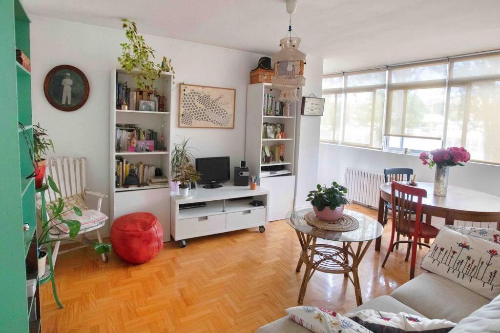 Piso Centrico, Bonito, Acogedor Rodeado De Y Buena Vibra Apartamento *