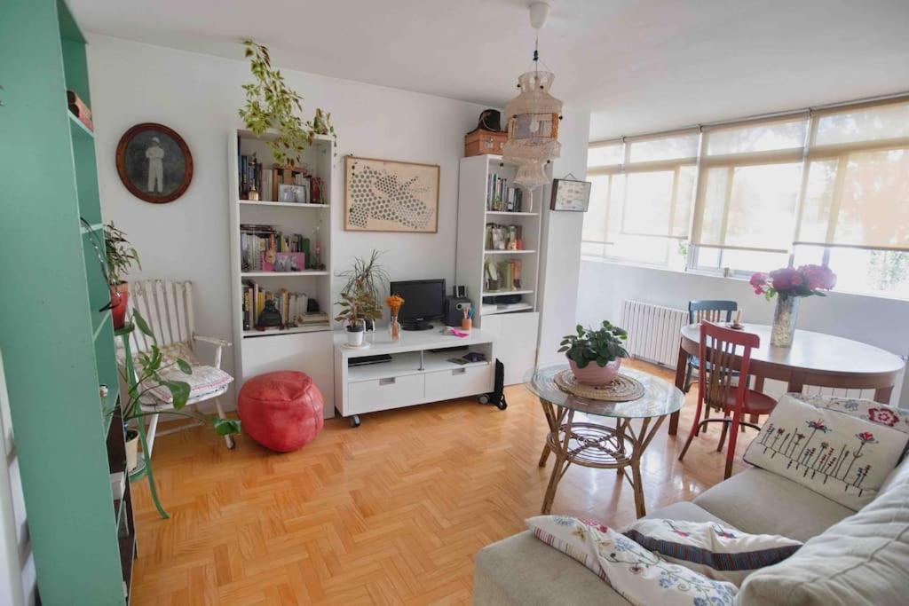 Piso Centrico, Bonito, Acogedor Rodeado De Y Buena Vibra Apartamento *