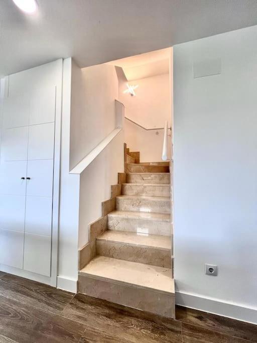 Acogedora Casa En Con Piscina Privada, Jacuzzy Y Garaje * Madrid