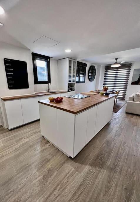 Villa Acogedora Casa En Con Piscina Privada, Jacuzzy Y Garaje Madrid