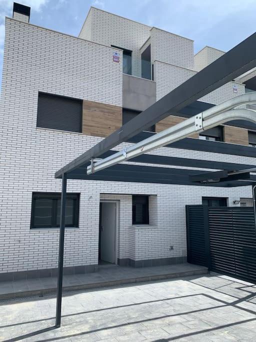 Villa Acogedora Casa En Con Piscina Privada, Jacuzzy Y Garaje *