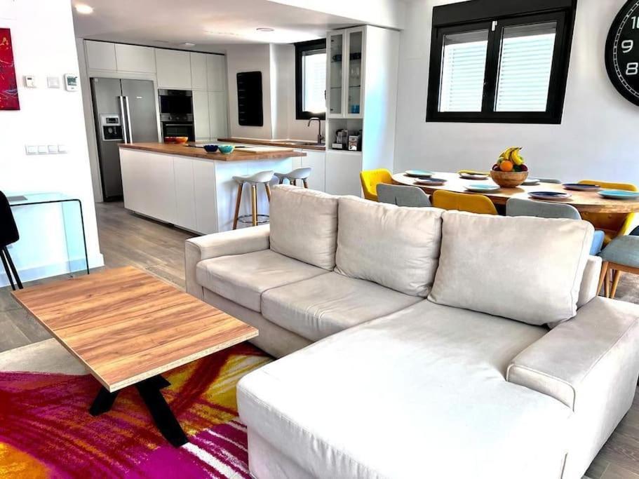 Acogedora Casa En Con Piscina Privada, Jacuzzy Y Garaje *