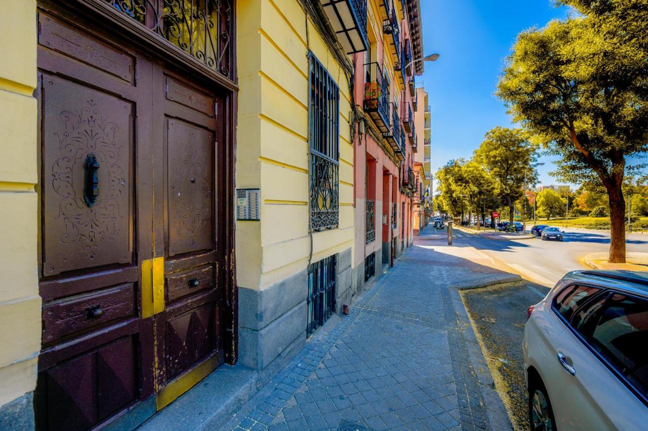 Apartamento Encantadora Buhardilla Temporal Duplex En El Corazon De Sgv51