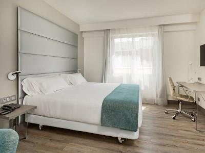 Nh Zurbano Hotel 4*