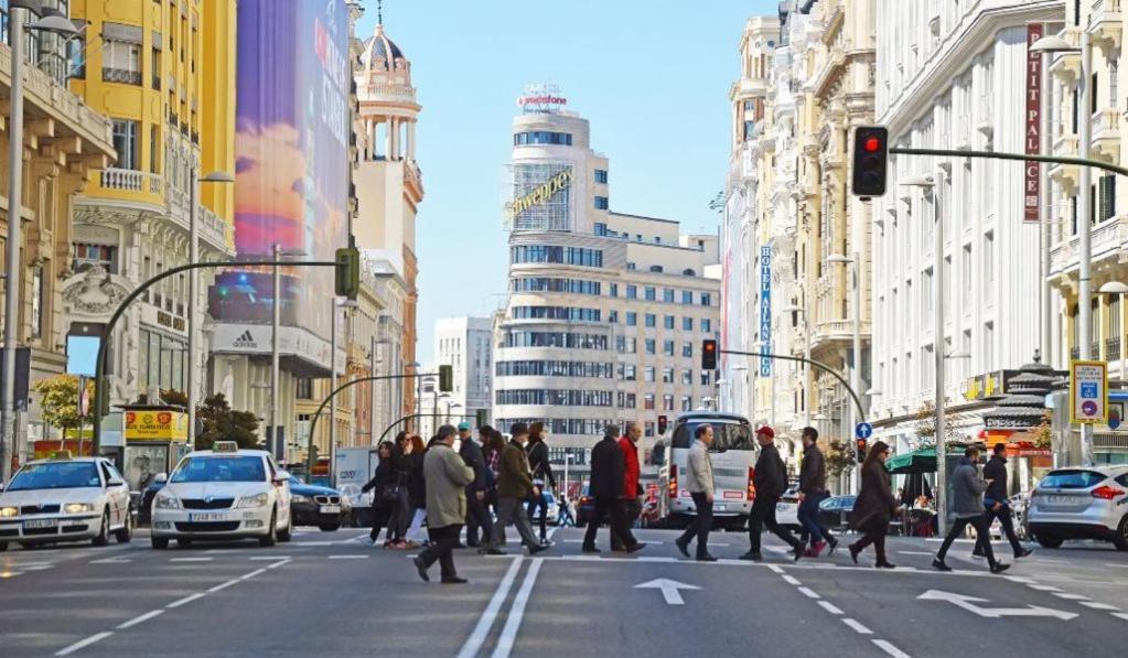 Punta Me Near The Gran Via Apartment Madrid
