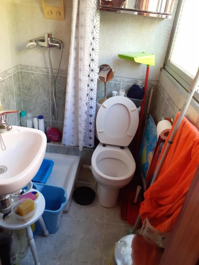 English & Private Shower Sleep Breakfast