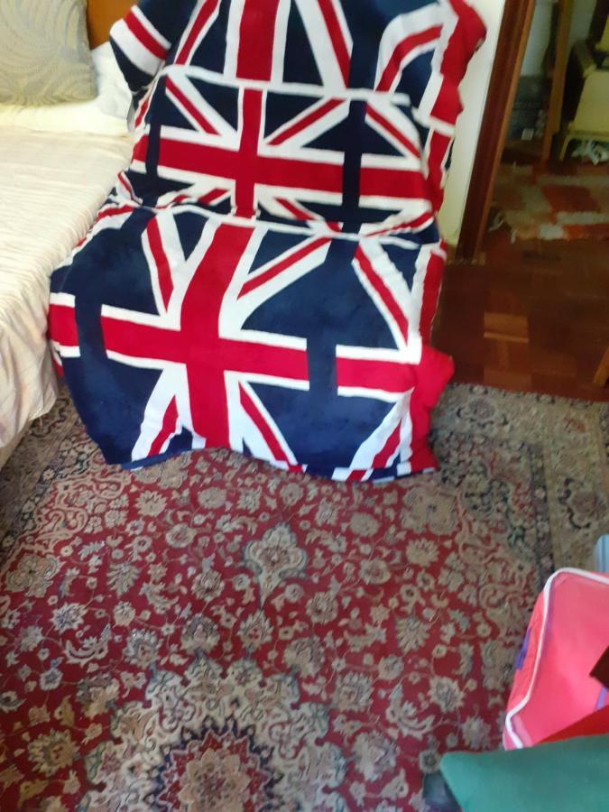 English & Private Shower Sleep Breakfast Madrid