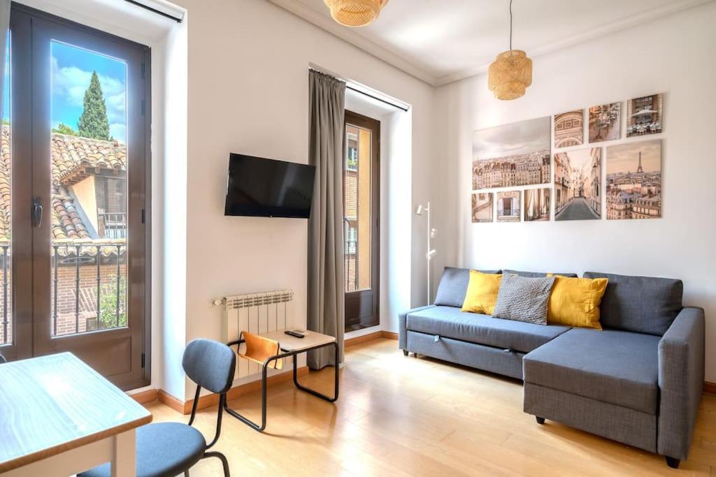 Flat In Barrio De Letras / Cervantes20 * Madri