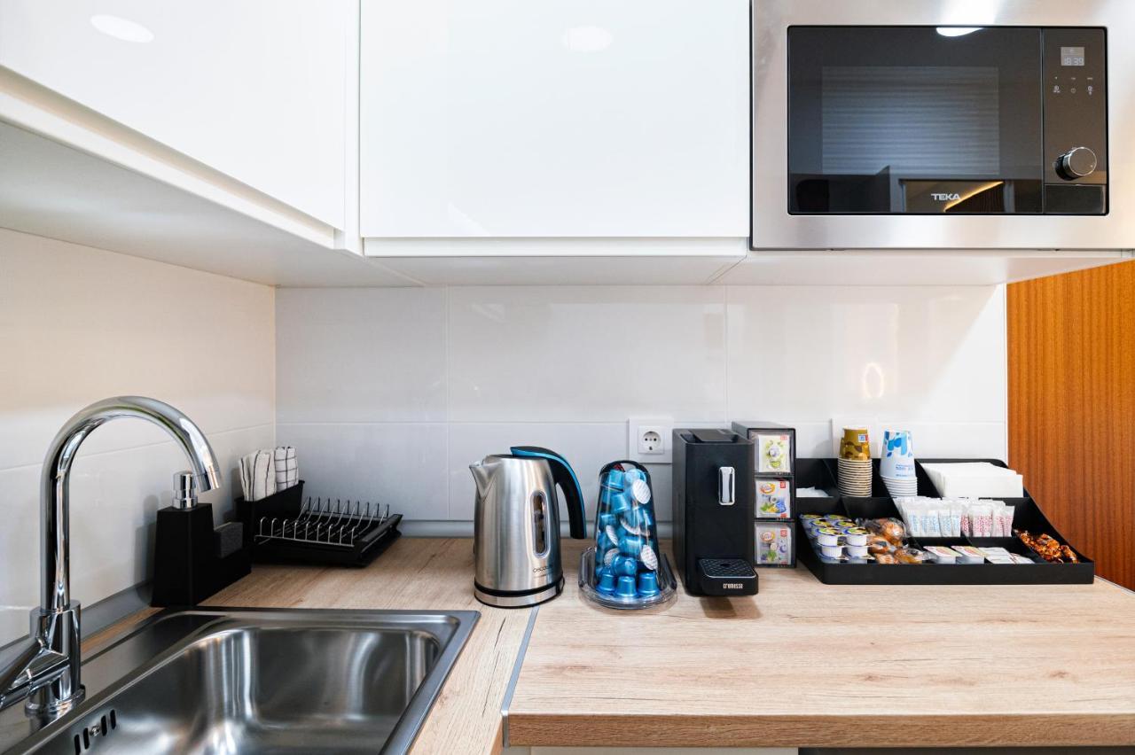 Sleep, Shower And Coffee Near Madrid's Gran Via Apartment