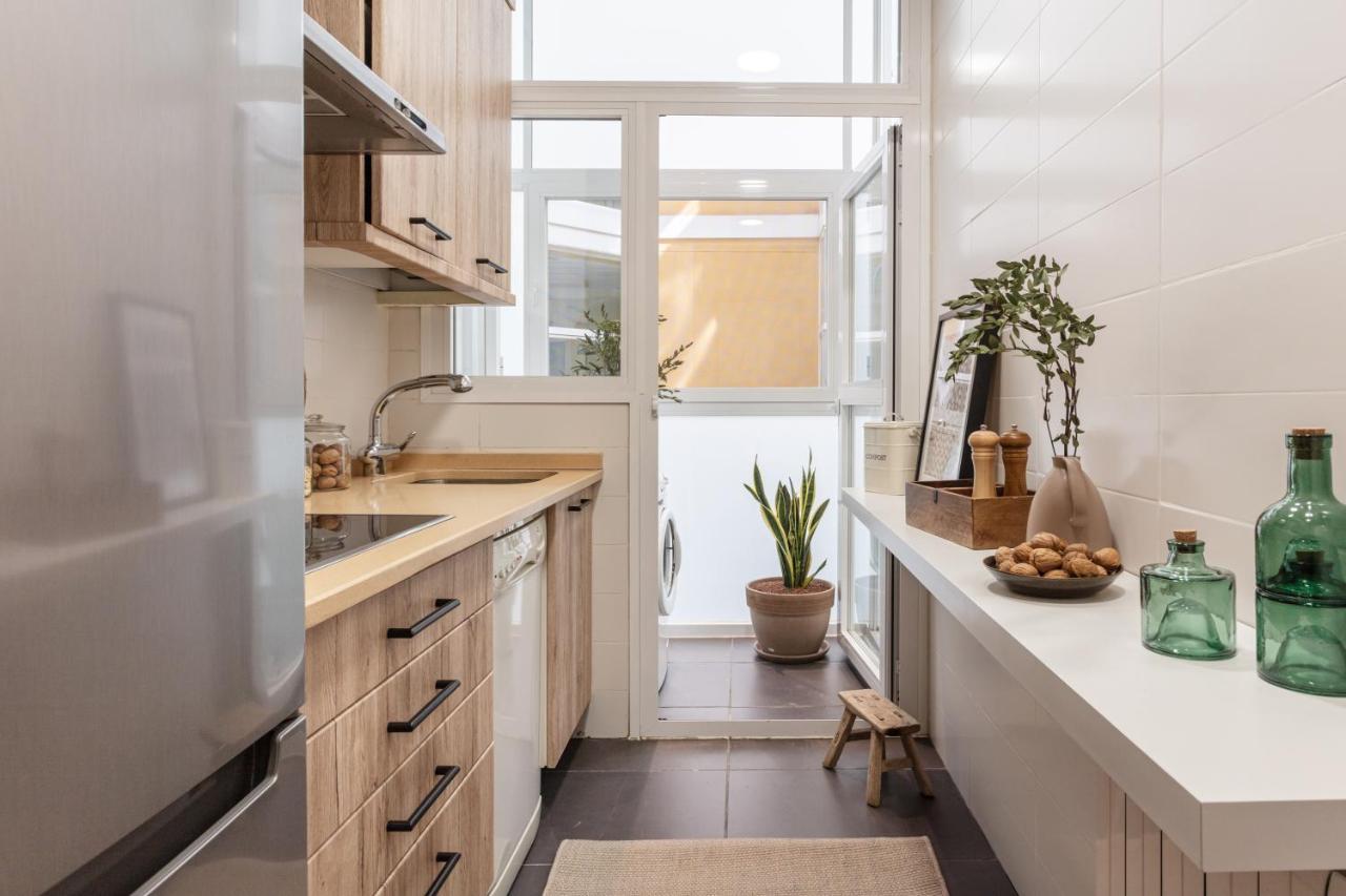 Azreg - 2 Bedroom In Almagro Apartment *