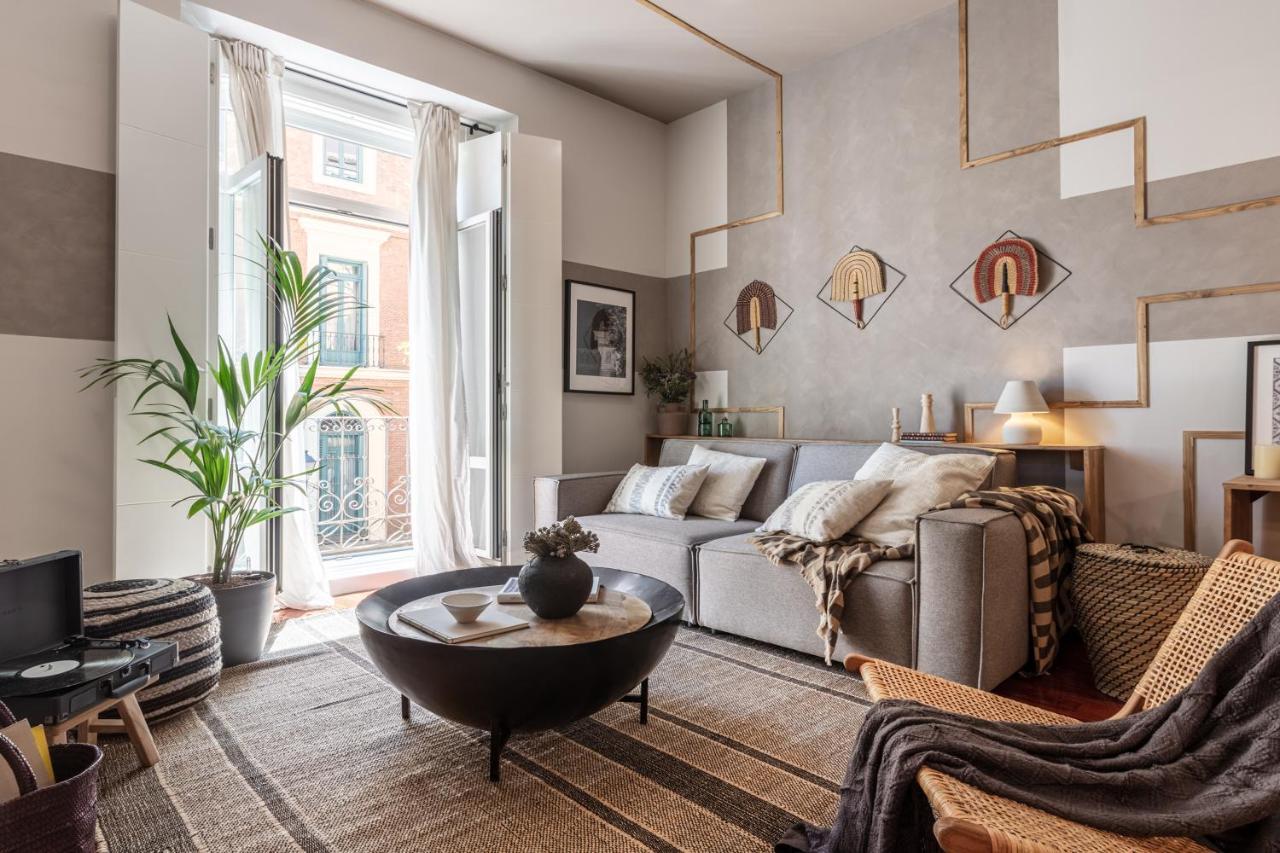 Azreg - 2 Bedroom In Almagro Apartment