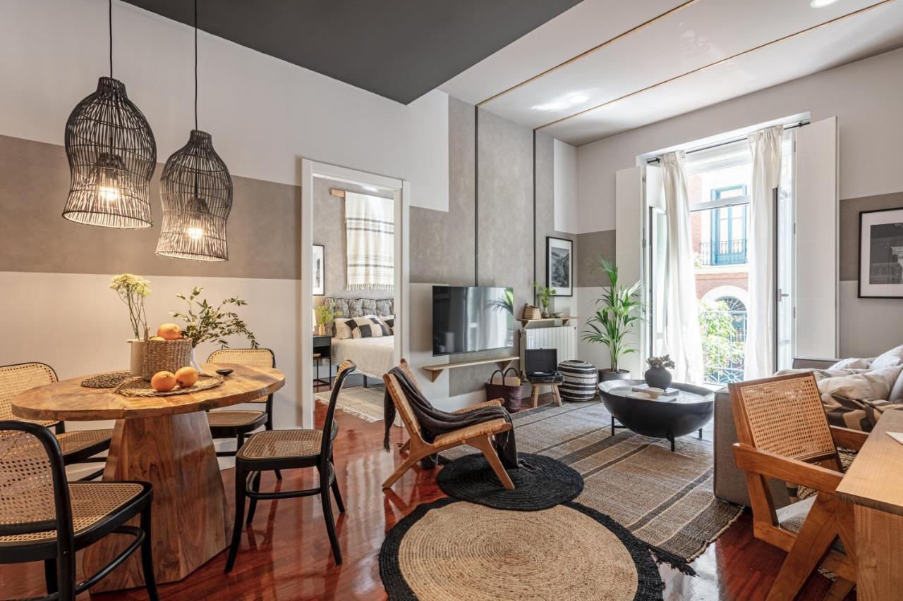 Azreg - 2 Bedroom In Almagro Apartment *