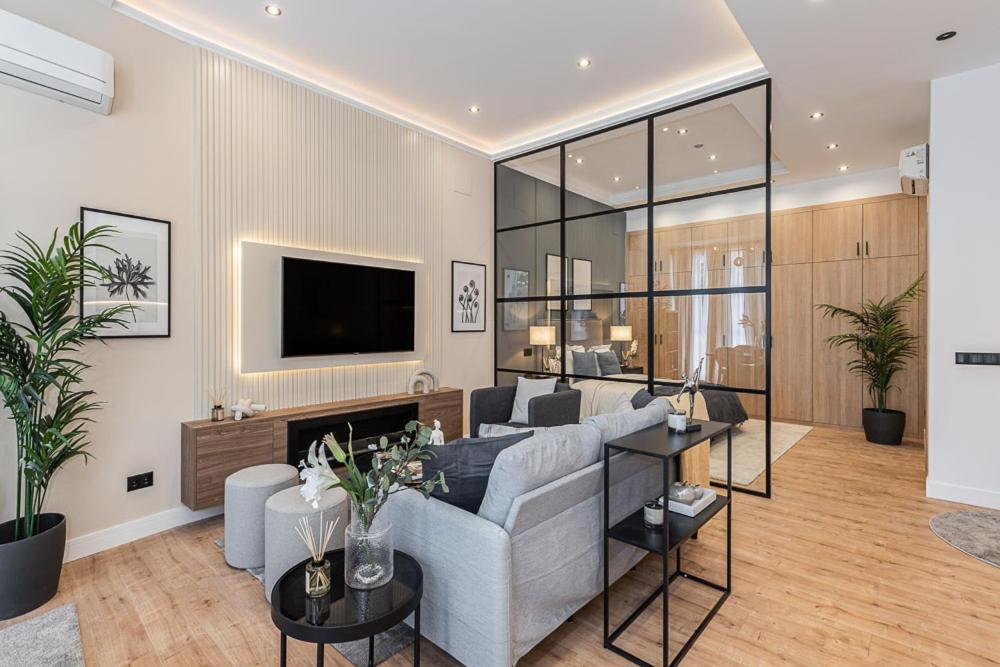 Exyca Embajadores Apartment