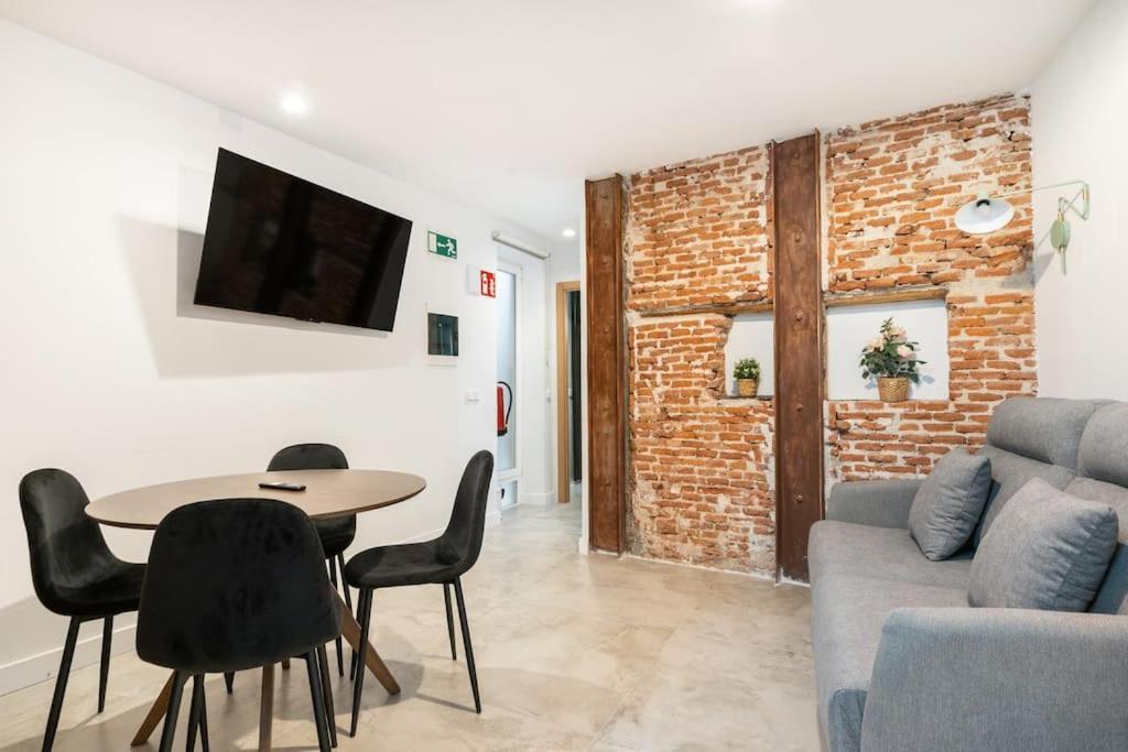 Flat In Lavapies At Street Level S23c * Madrid