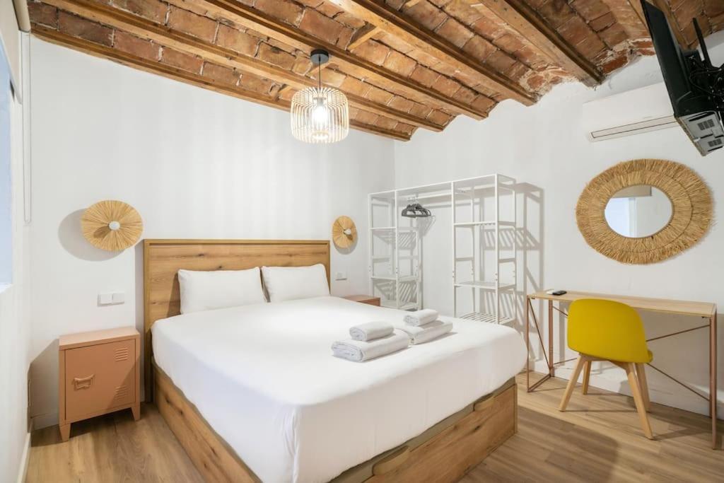 Flat In Lavapies At Street Level S23c Madrid