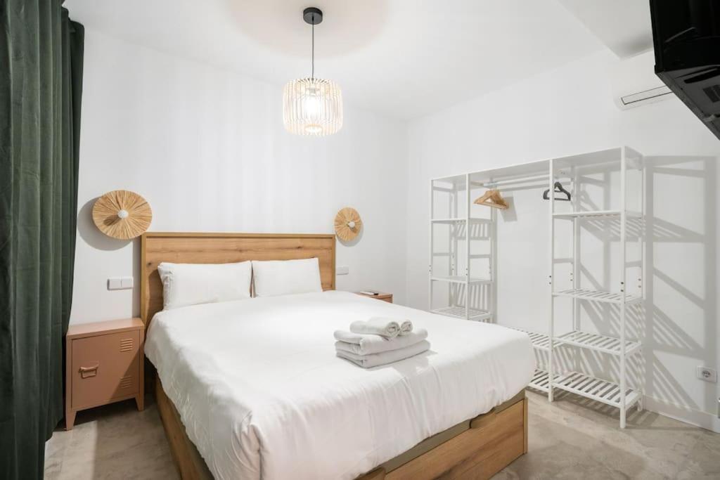 Flat In Lavapies At Street Level S23c Madrid