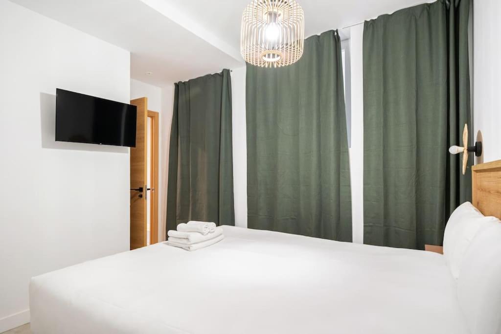Apartment Flat In Lavapies At Street Level S23c Madrid