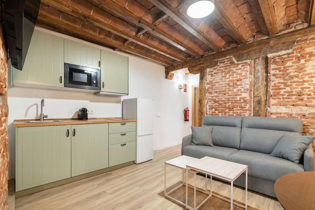 Flat In Lavapies At Street Level S23c Madrid