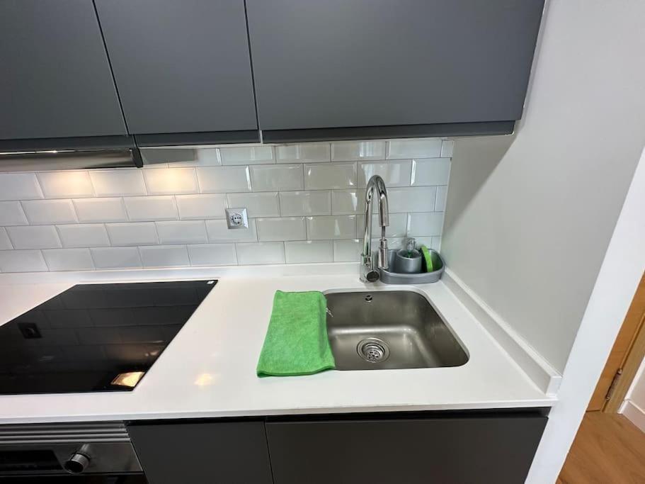 Living - Cuatro Vientos Apartment *