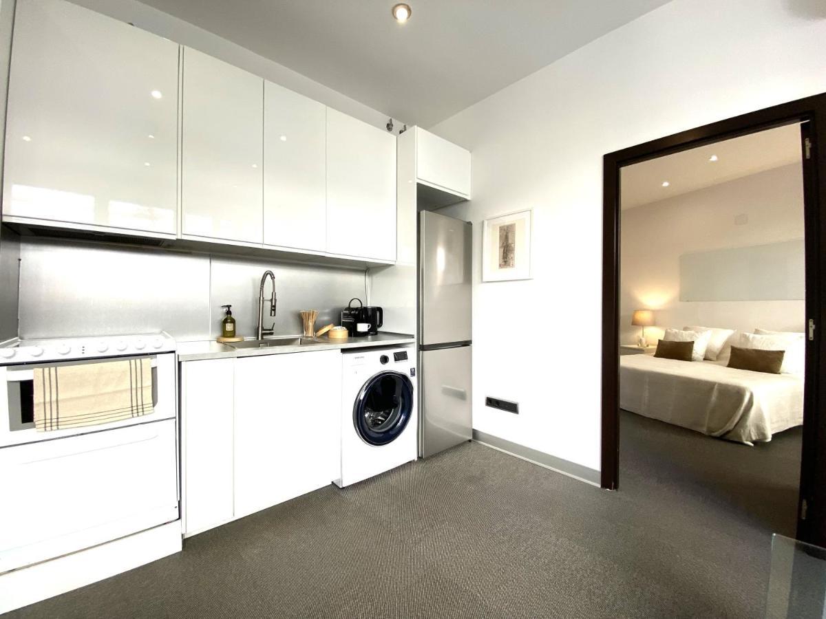 Apartment Impecable, Nuevo, Comodo, Frente Al Metro Colombia