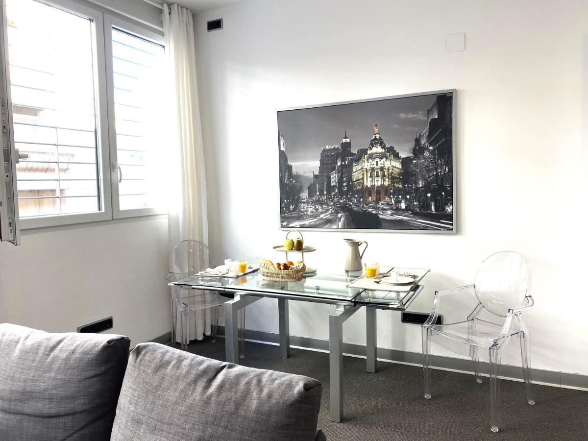 Apartment Impecable, Nuevo, Comodo, Frente Al Metro Colombia Madrid