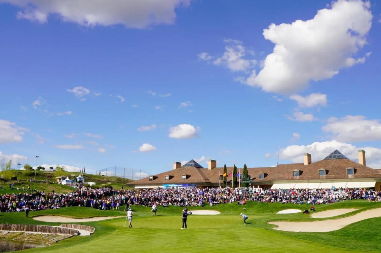 Privat bolig Space In The With Poll Near Golf In