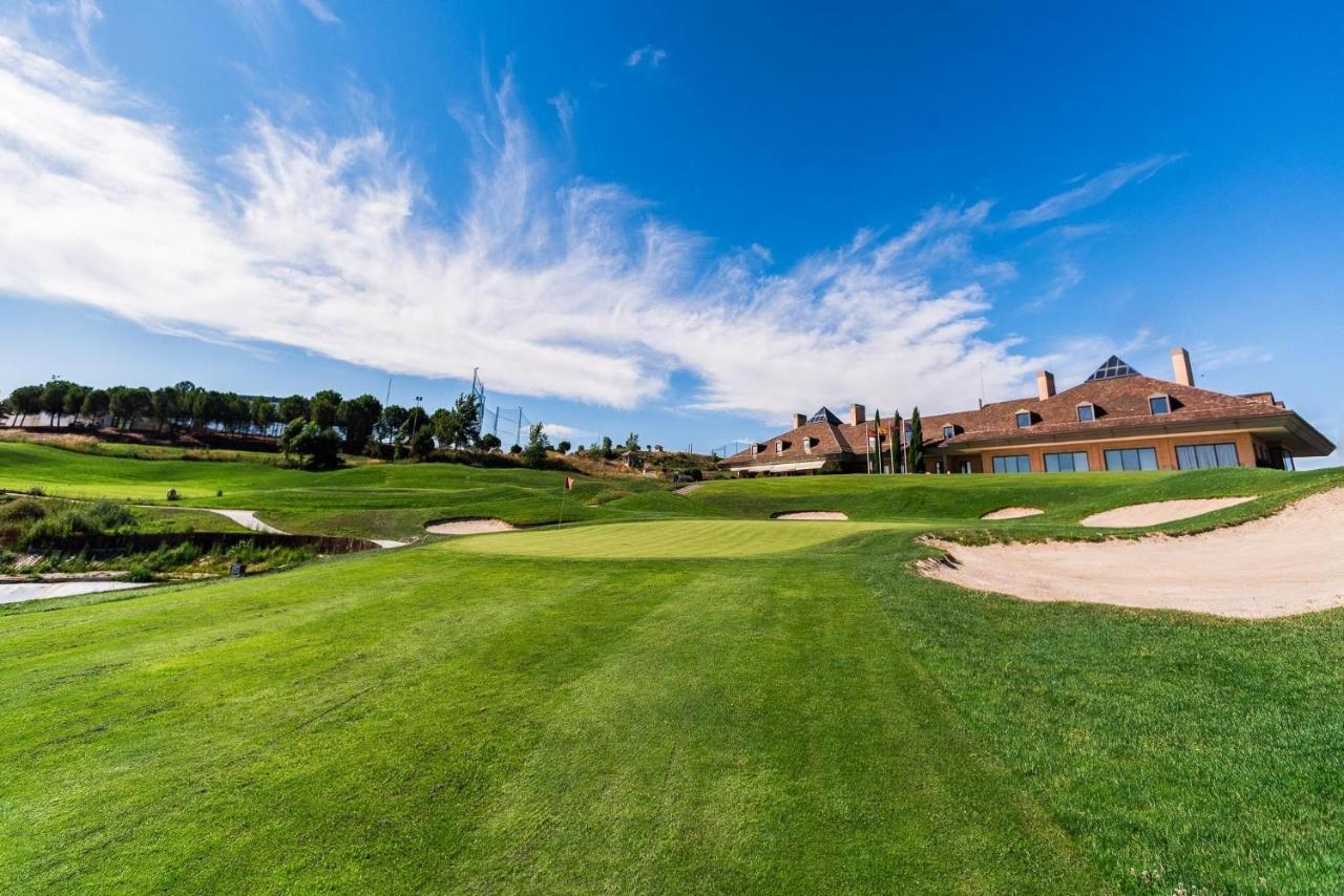 Privat bolig Space In The With Poll Near Golf In