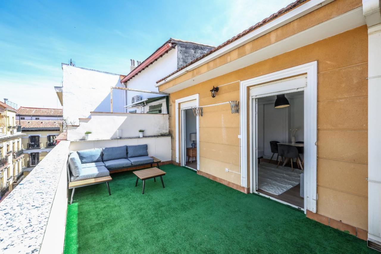 Apartamento Atico Reformado Con Terraza En Lavapies Madri