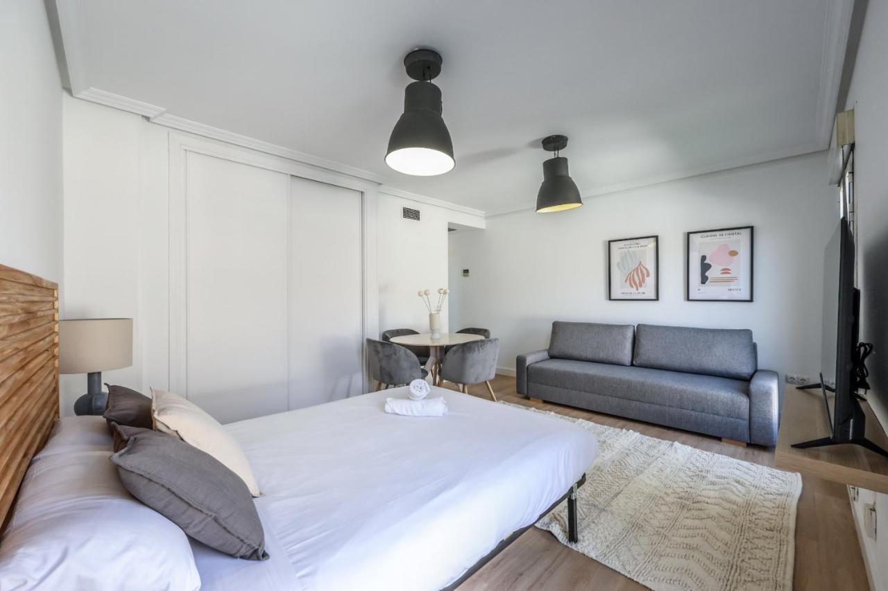 Apartamento Atico Reformado Con Terraza En Lavapies *