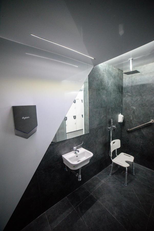 Optimi Capsule hotel *